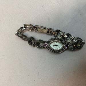 LADIES ELGIN QUARTZ. MARCASITE AMETHYST WRIST WATCH.Model ER130-017 2035 Case